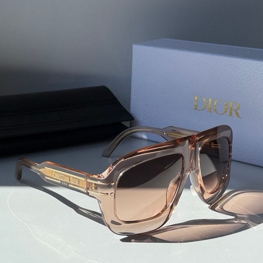 NEW Dior Signature M1U Mask Sunglasses in Pink Transparent